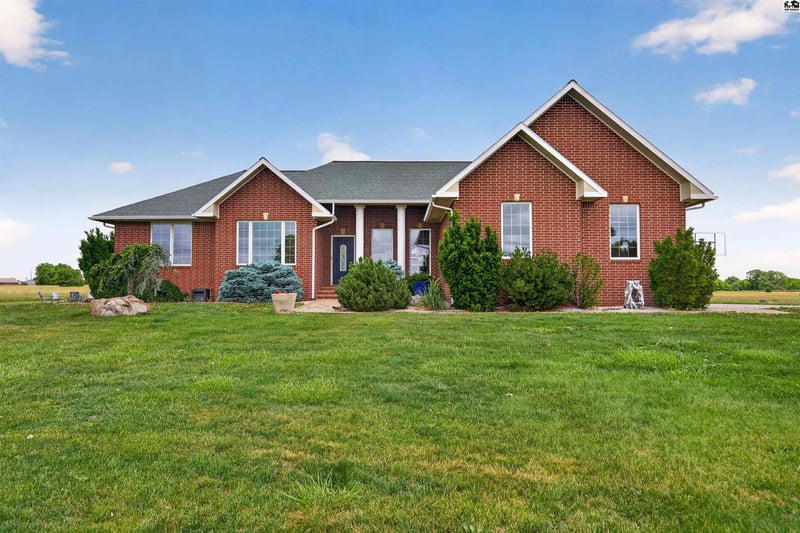 2100 East Lake Rd, Newton, KS 67114