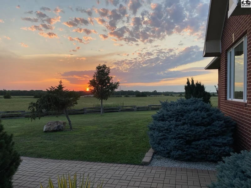 2100 East Lake Rd, Newton, KS 67114