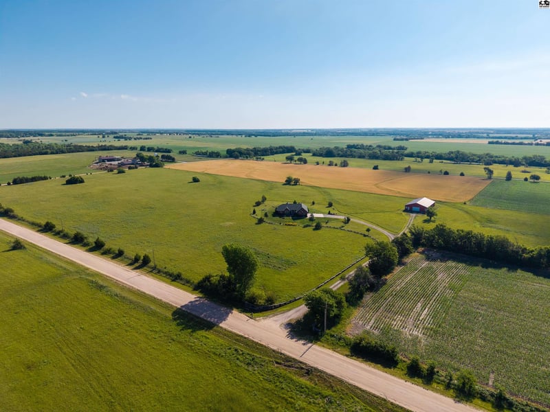 2100 East Lake Rd, Newton, KS 67114