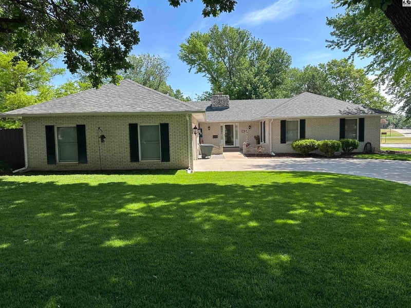430 Saratoga Ct, Pratt, KS 67124