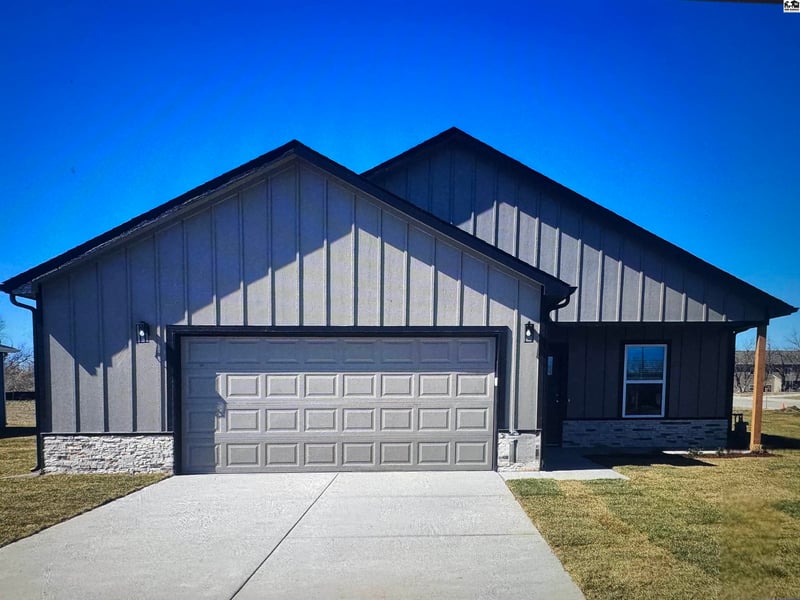 1045 Clubhouse Dr, Mcpherson, KS 67460