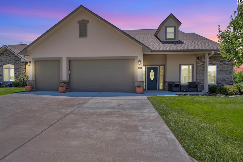 916 Veranda Cr, Mcpherson, KS 67460