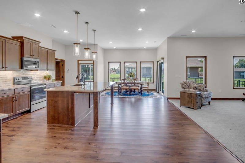 916 Veranda Cr, Mcpherson, KS 67460