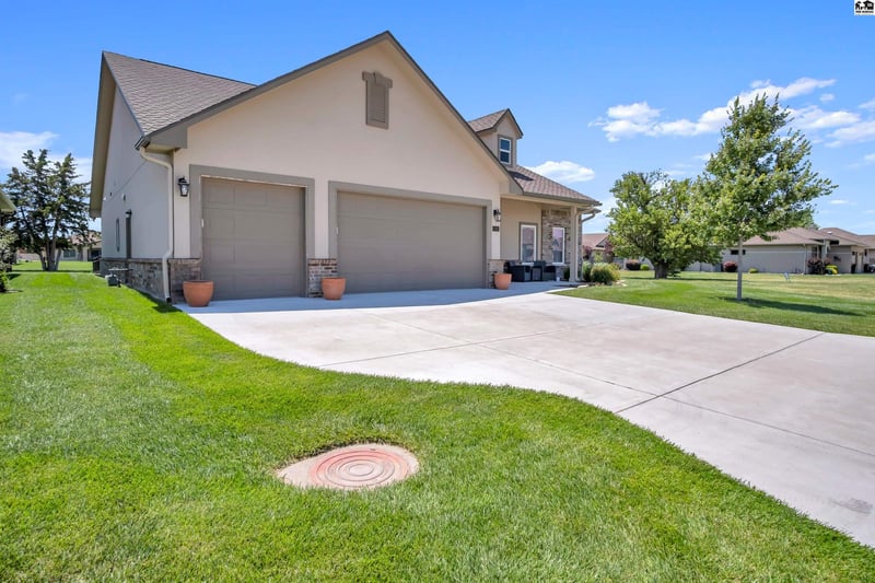 916 Veranda Cr, Mcpherson, KS 67460