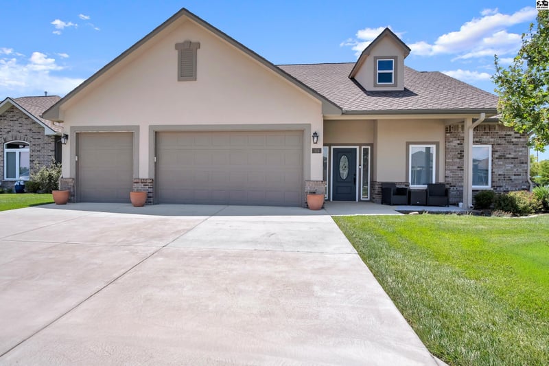 916 Veranda Cr, Mcpherson, KS 67460