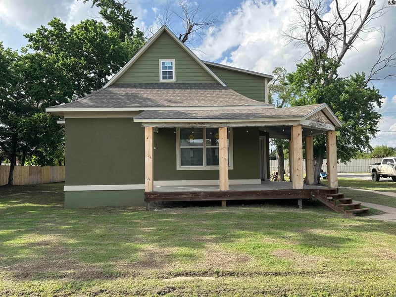 28 Bigger St, Hutchinson, KS 67501