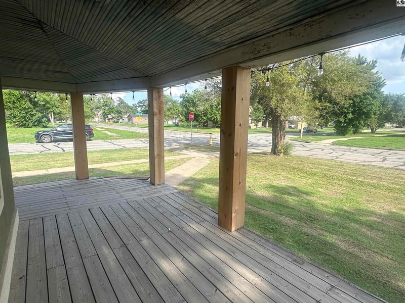 28 Bigger St, Hutchinson, KS 67501