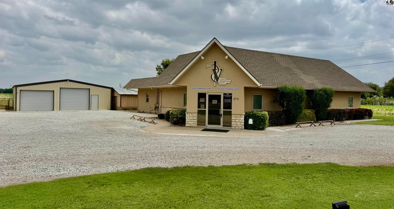 816 Grand , Lyons, KS 67554