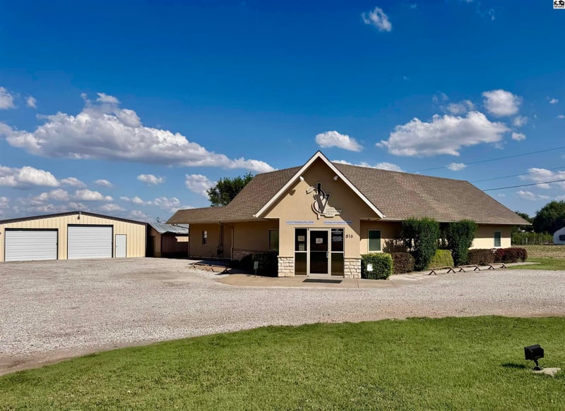 816 Grand , Lyons, KS 67554