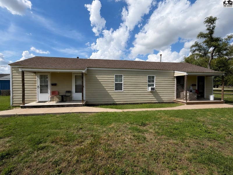 1102-1104 Ash St, Mcpherson, KS 67460