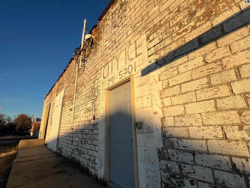 310 Oak St, Mcpherson, KS 67460