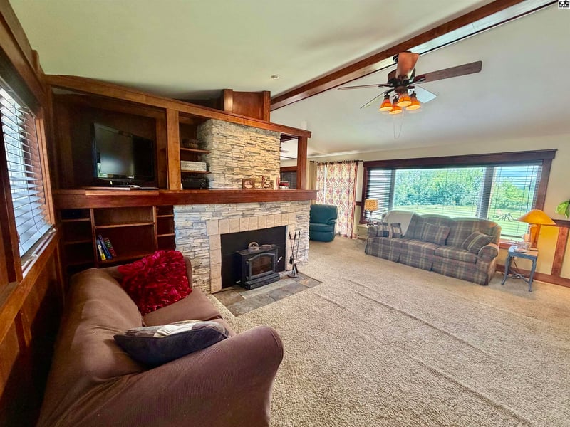 32 Shoreline Dr, Geneseo, KS 67444