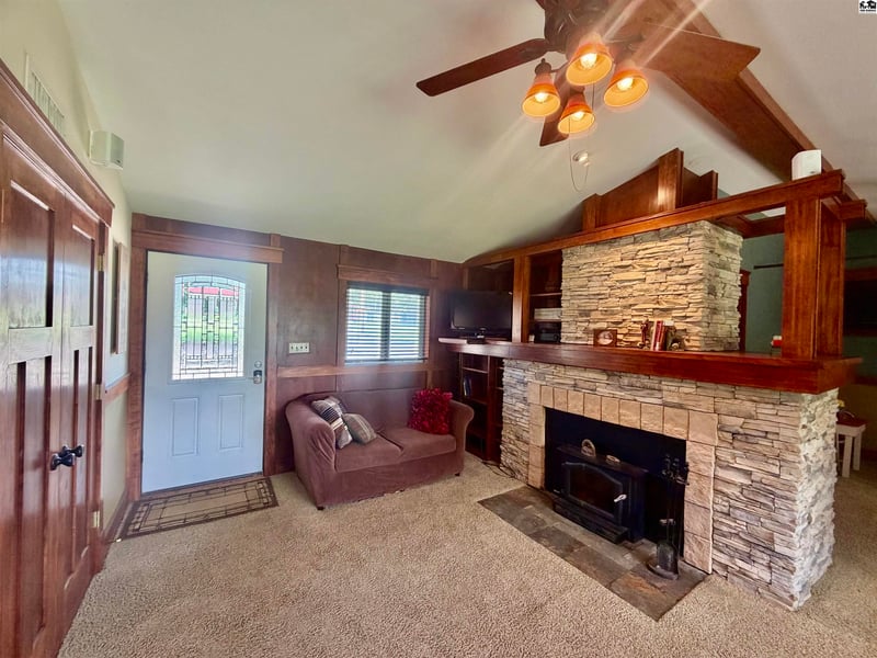 32 Shoreline Dr, Geneseo, KS 67444