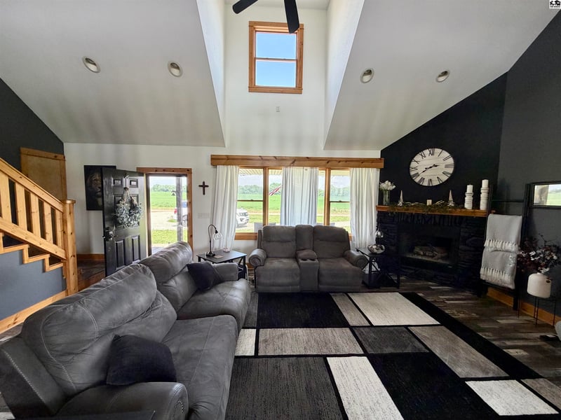 1225 17th Rd, Lyons, KS 67554