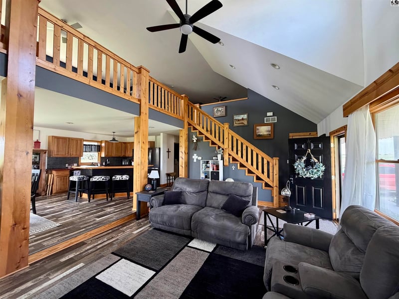 1225 17th Rd, Lyons, KS 67554
