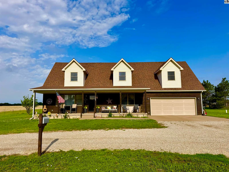 1225 17th Rd, Lyons, KS 67554