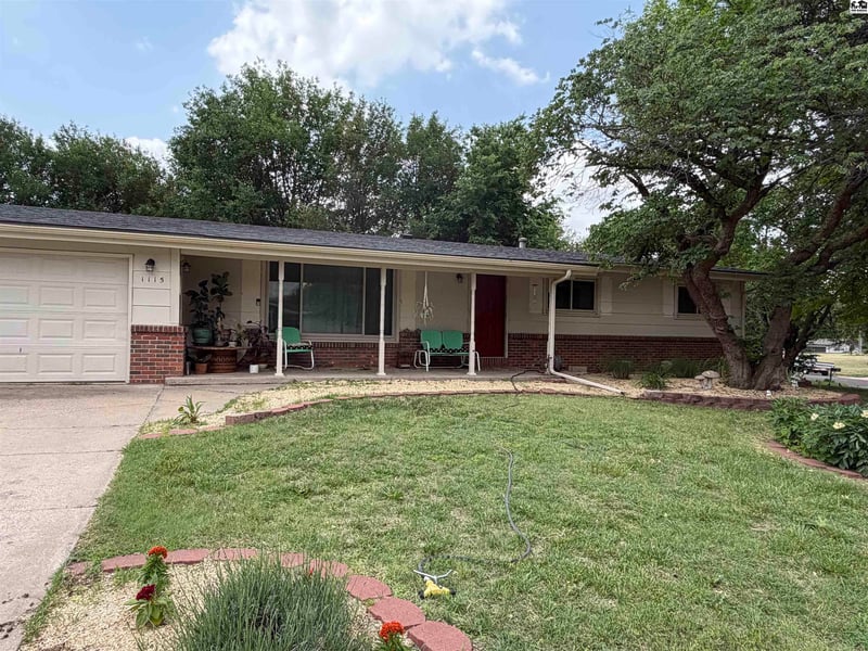 1115 8th St, Pratt, KS 67124
