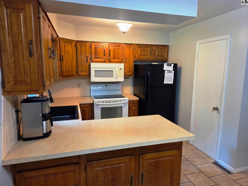 1000 Lorna Ln, Newton, KS 67114