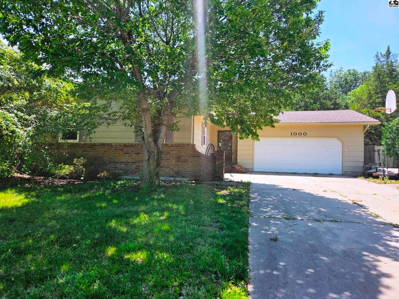 1000 Lorna Ln, Newton, KS 67114