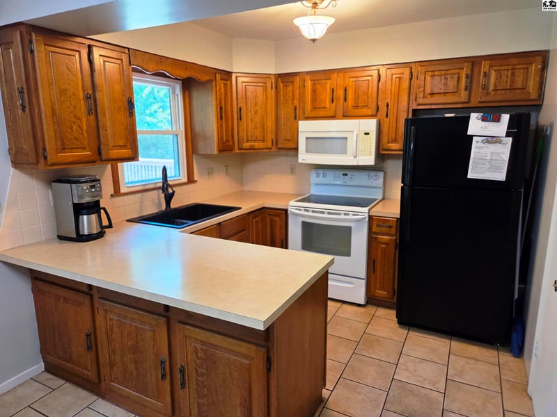 1000 Lorna Ln, Newton, KS 67114