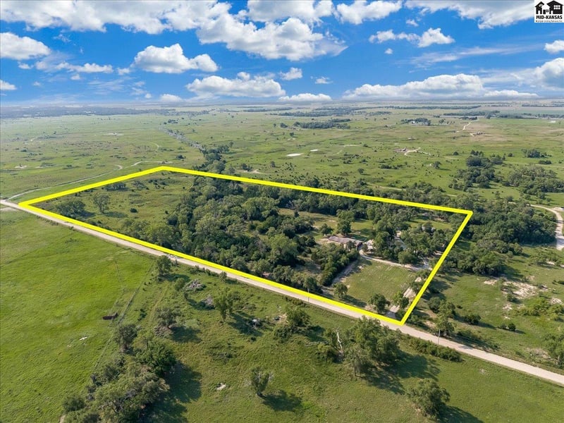 14117 17th Ave, Buhler, KS 67522