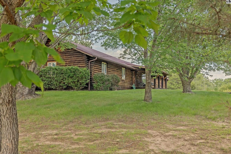 800 71st Ave, Hutchinson, KS 67502