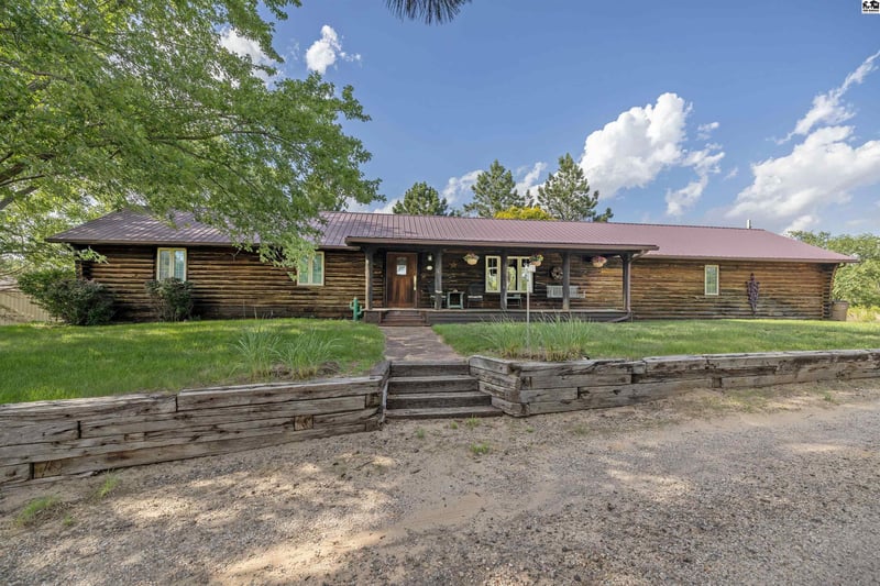 800 71st Ave, Hutchinson, KS 67502