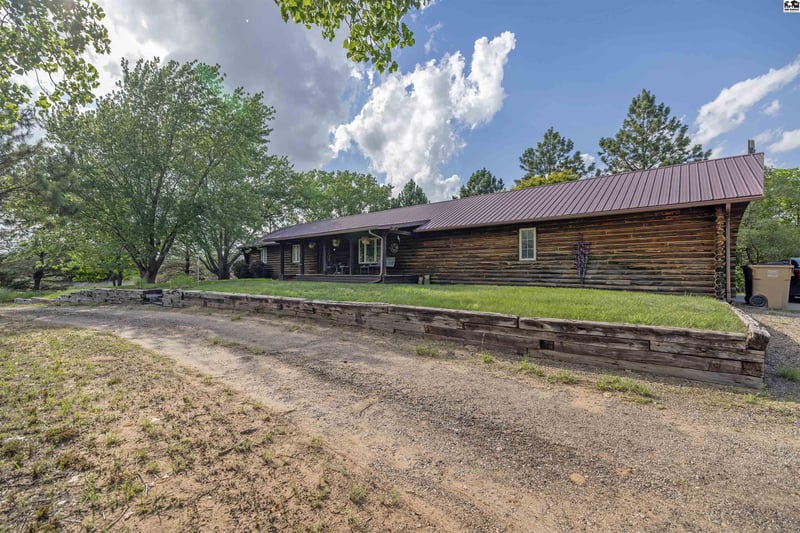 800 71st Ave, Hutchinson, KS 67502