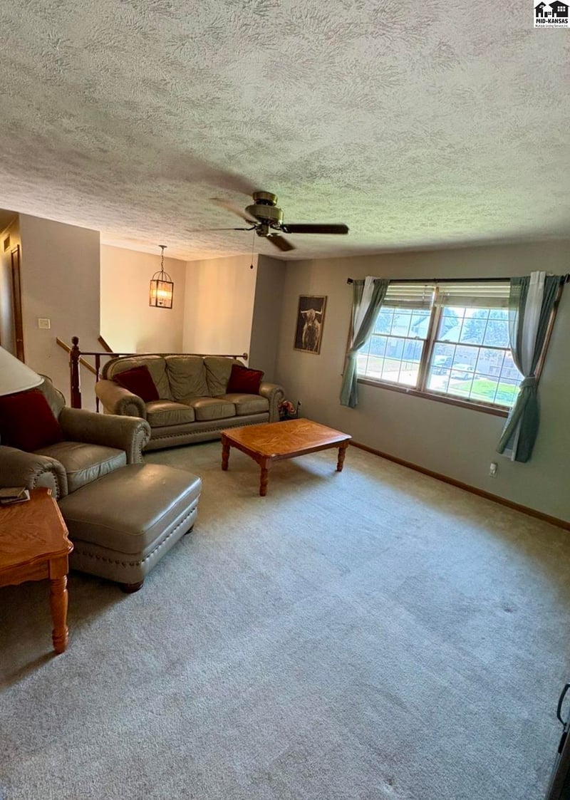 404 Evergreen Ct, Mcpherson, KS 67460