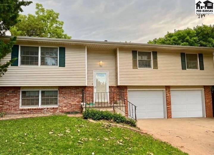 404 Evergreen Ct, Mcpherson, KS 67460
