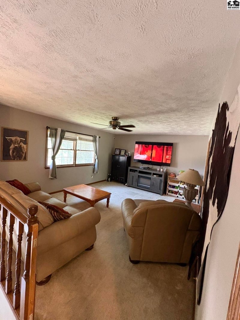404 Evergreen Ct, Mcpherson, KS 67460