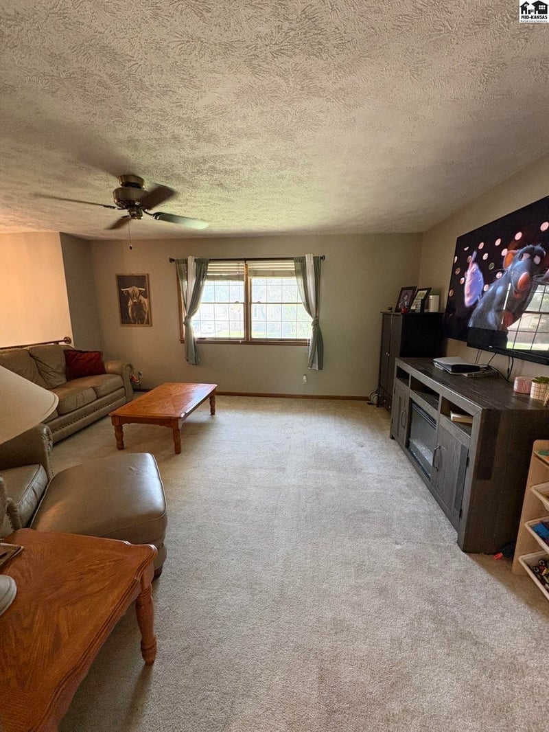 404 Evergreen Ct, Mcpherson, KS 67460