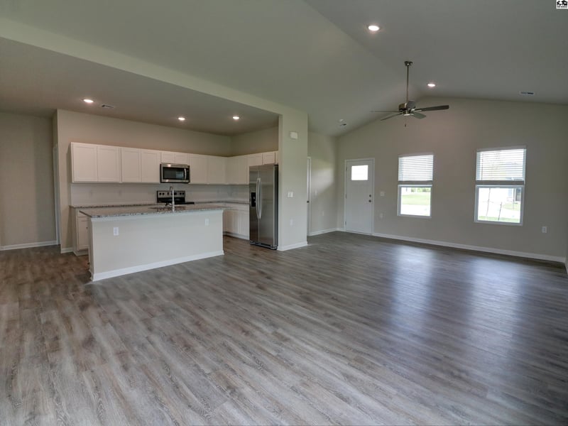 1041 Clubhouse Dr, Mcpherson, KS 67460