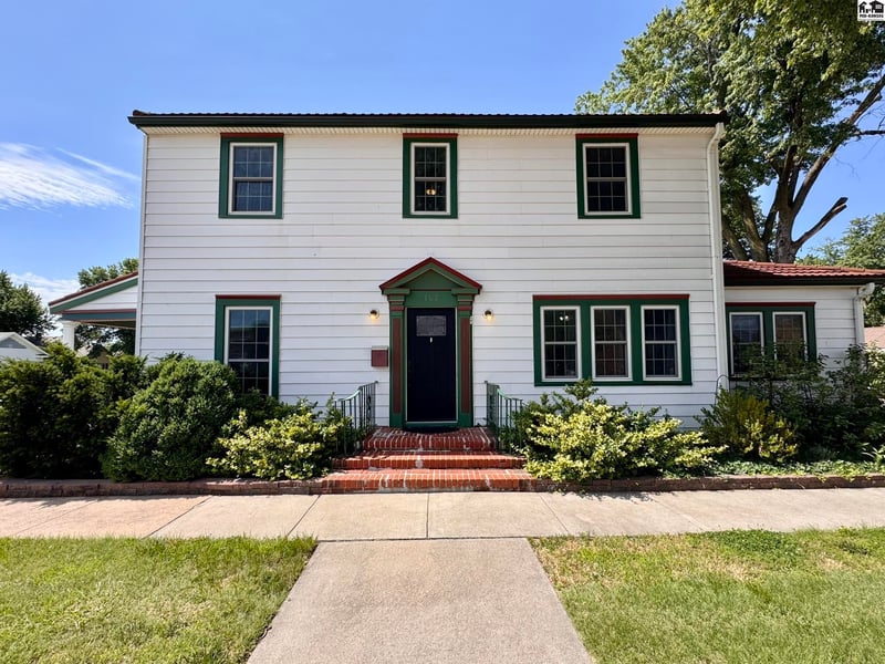 102 Lyon , Lyons, KS 67554