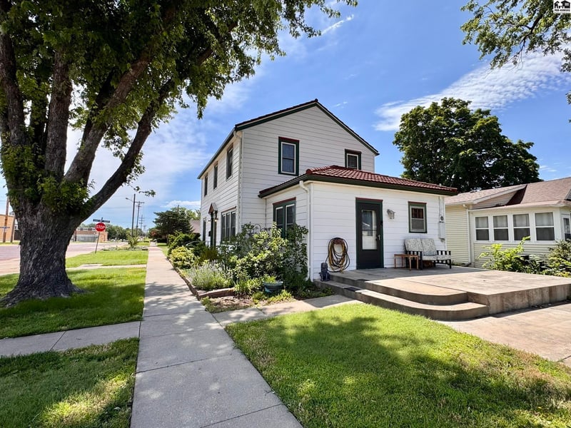 102 Lyon , Lyons, KS 67554
