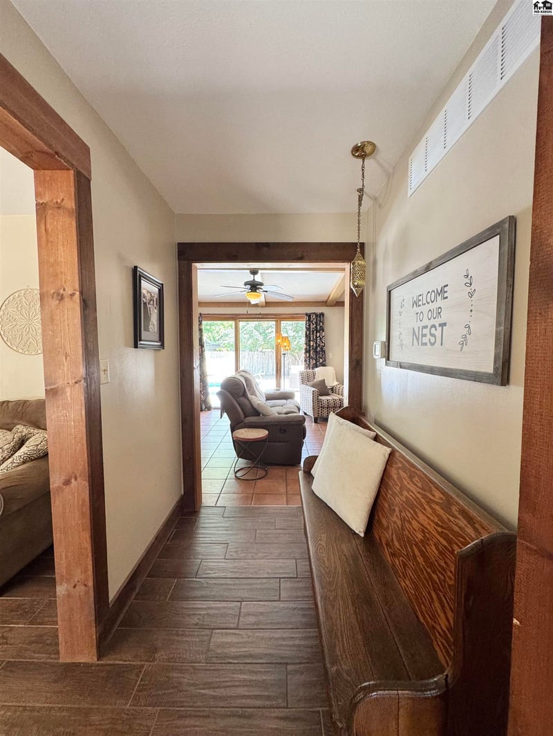 2704 Heather Pkwy, Hutchinson, KS 67502