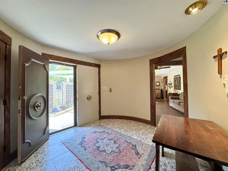 2704 Heather Pkwy, Hutchinson, KS 67502