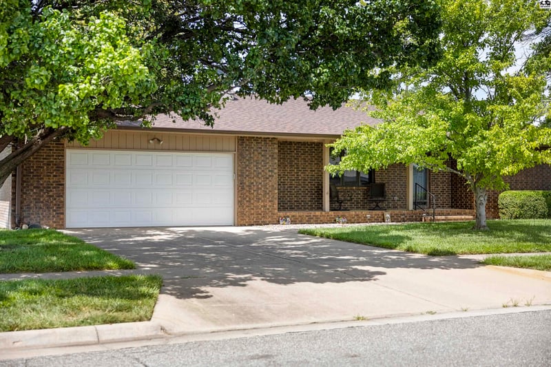 1310 Wheatland Dr, Hutchinson, KS 67502
