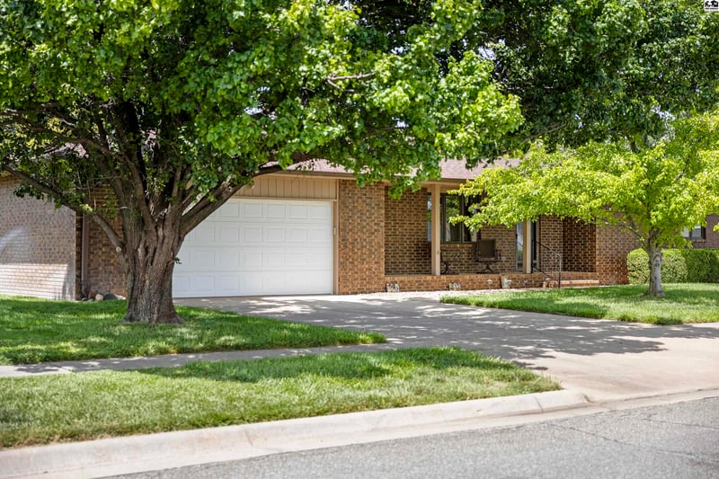 1310 Wheatland Dr, Hutchinson, KS 67502