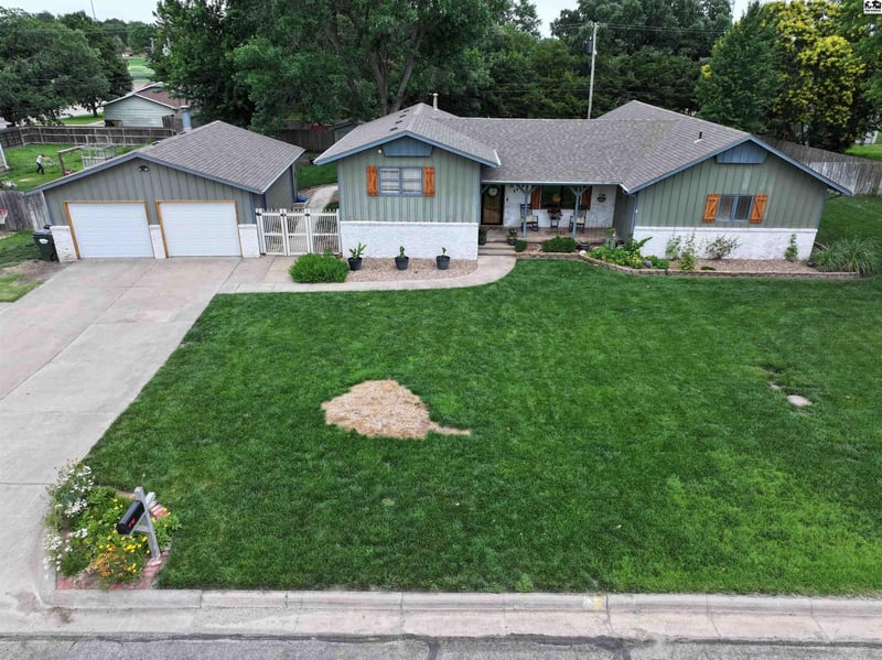 1112 St John, Lyons, KS 67554