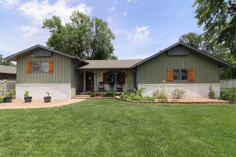 1112 St John, Lyons, KS 67554