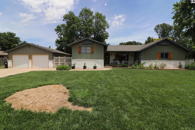1112 St John, Lyons, KS 67554