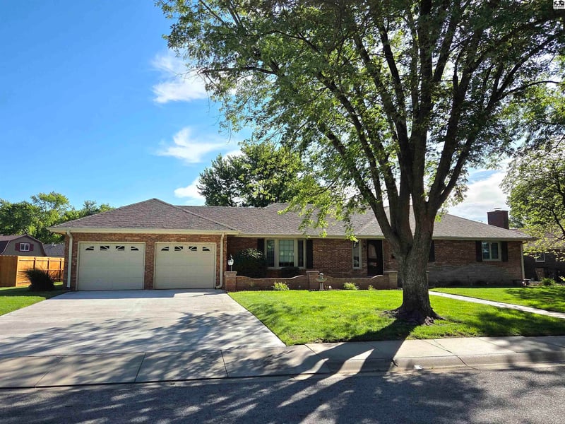 1306 Bristol Rd, Hutchinson, KS 67502