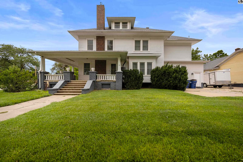 204 Broadway Ave, Sterling, KS 67579