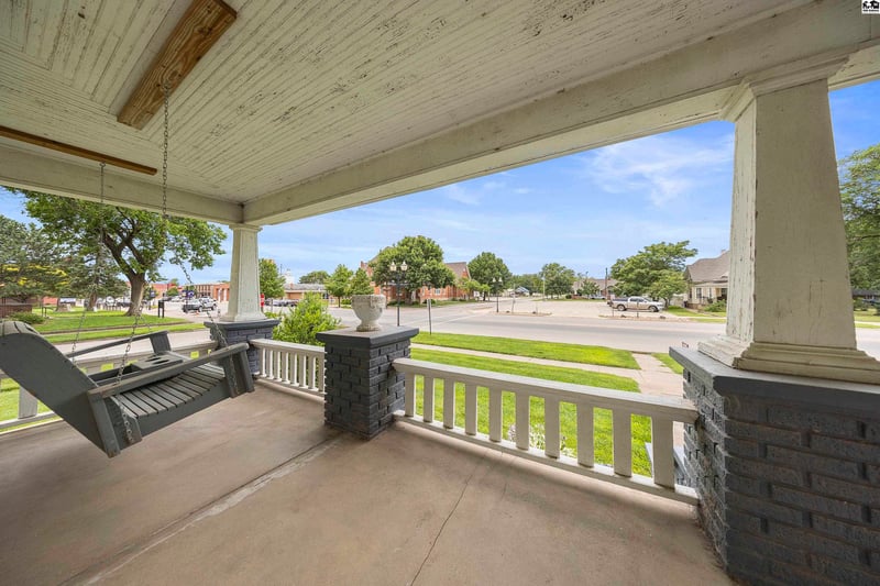 204 Broadway Ave, Sterling, KS 67579