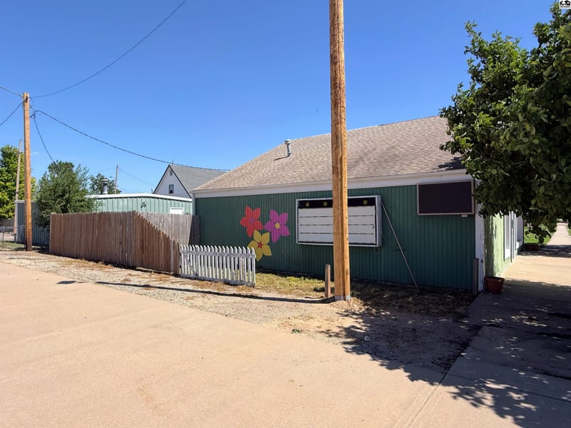 110 Pioneer , Lyons, KS 67554