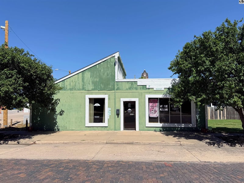 110 Pioneer , Lyons, KS 67554