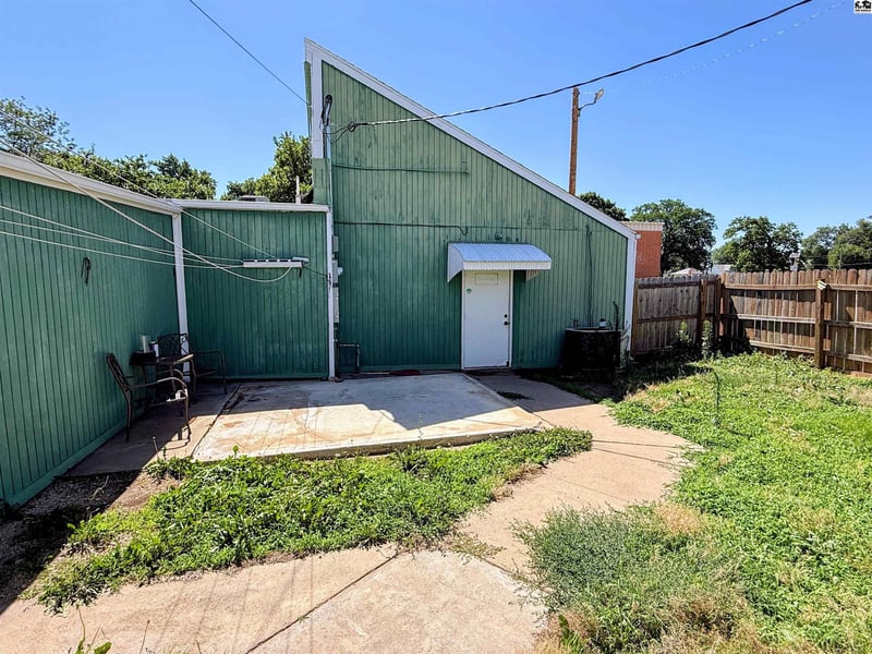 110 Pioneer , Lyons, KS 67554
