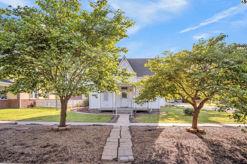 104 S Highland St, Assaria, KS 67416