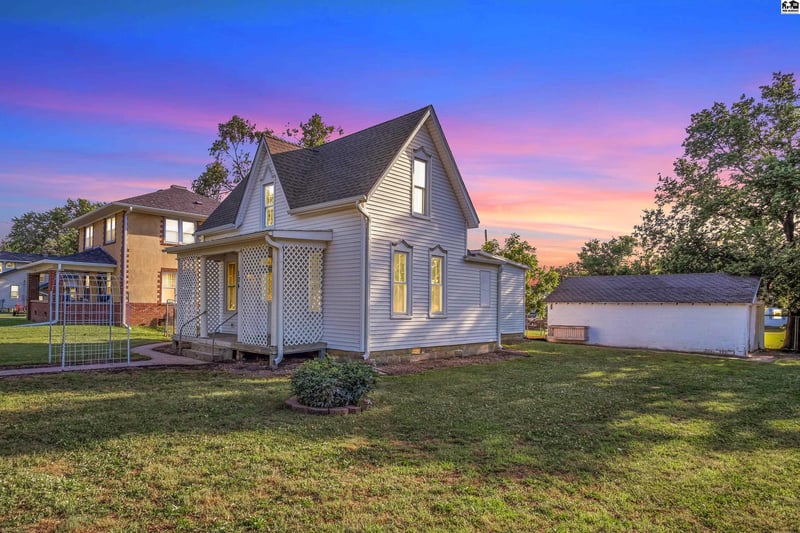 104 S Highland St, Assaria, KS 67416